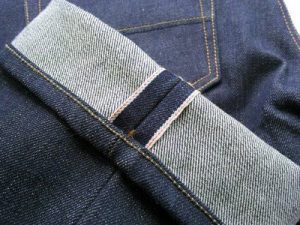 Згодом з'явилися деякі зміни в дизайні джинсового одягу, після того, як перша пара джинсів була виготовлена ​​для золотошукачів під час Каліфорнійської золотої лихоманки