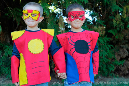 За такою ж схемою можна зробити костюми Людини-павука, Залізну людину та інших супергероїв: хто там у вашої дитини володар дум