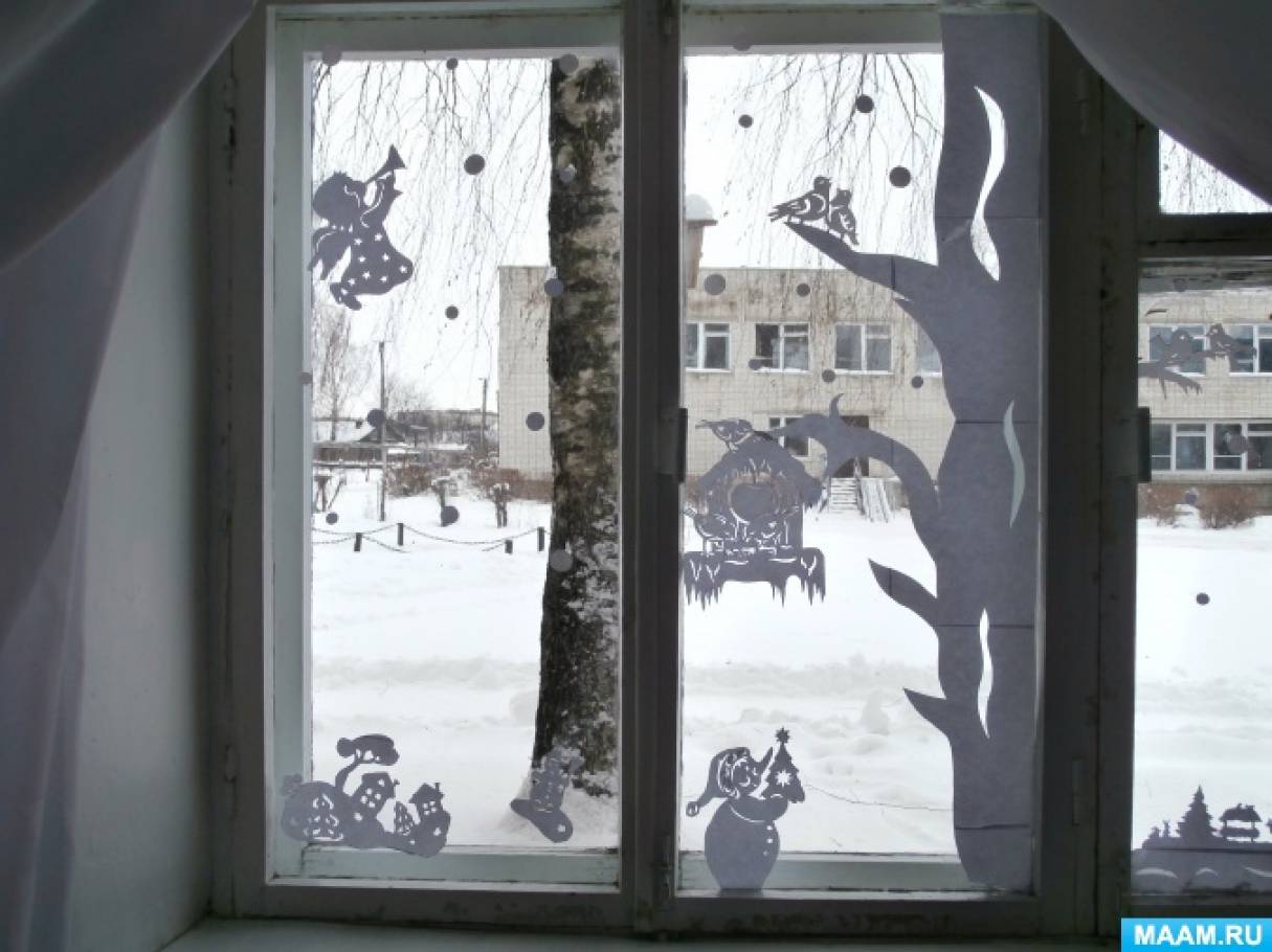 Новорічні прикраси на вікна в техніці «витинанки»   [H3ВИТИНКІ АБО ВИТИТИНАНКІ] [/ h3] У кожному будинку, в кожній квартирі до нього незмінно готуються з дуже великою радістю