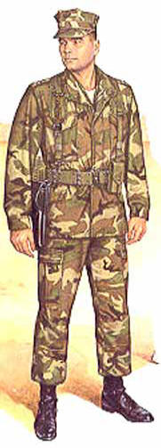 Згідно AR 670-1 бойова уніформа призначена для носіння в бойових умовах або на польових заняттях з бойової підготовки