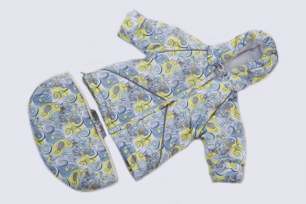 Конверт-ковдра при розкладанні стає невеликим одеялком, яким можна вкрити дитину, або використовувати його як плед-підстилку в поліклініці або в гостях